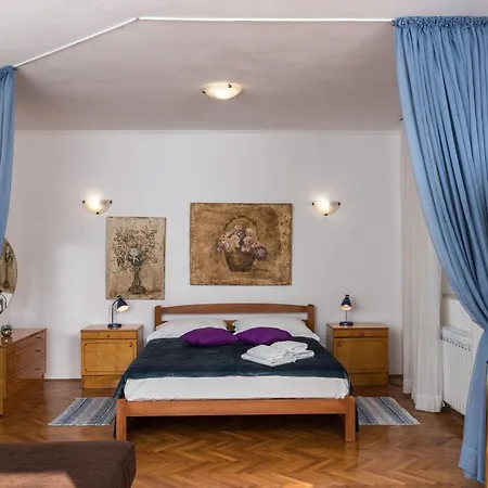 Vukic - With Terrace And Garden View