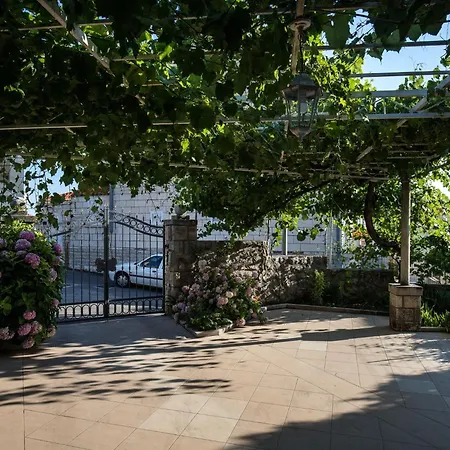 Vukic - With Terrace And Garden View * Dubrovnik