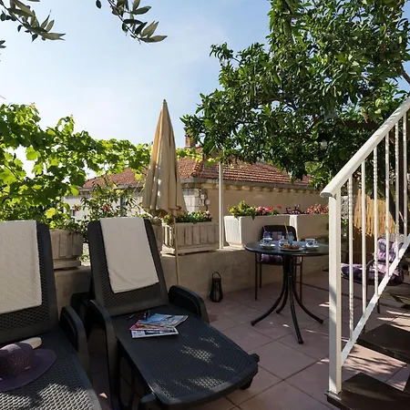Apartment Vukic - With Terrace And Garden View