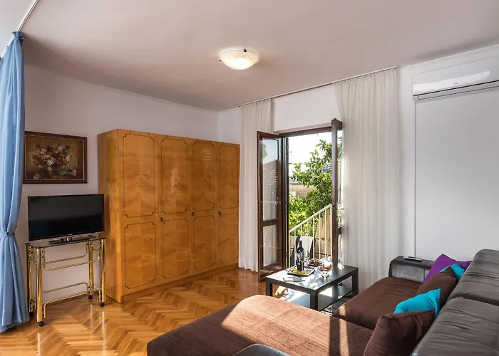 Vukic - With Terrace And Garden View Dubrovnik