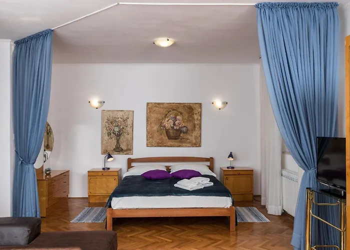 Vukic - With Terrace And Garden View