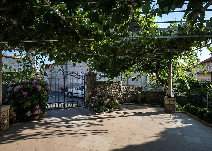 Vukic - With Terrace And Garden View * Dubrovnik