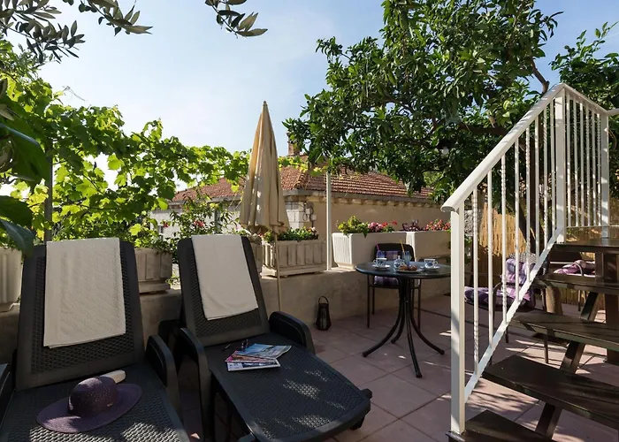 Apartmán Vukic - With Terrace And Garden View